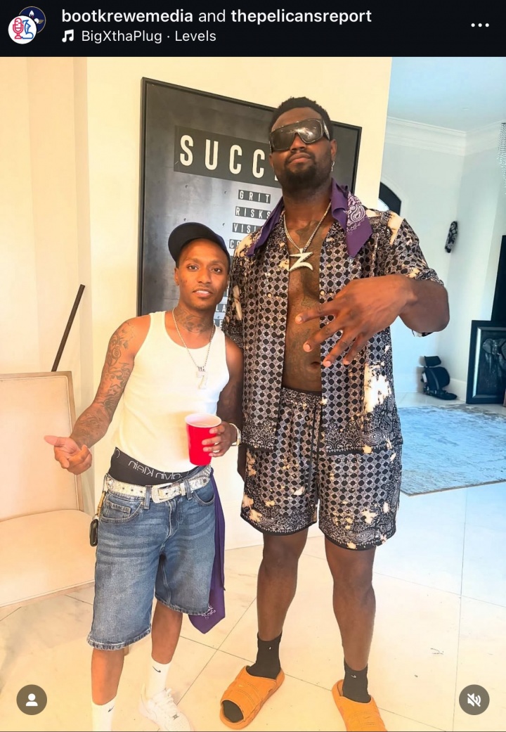 胖了还是瘦了🤔?锡安度假与友人合照 腹肌已然九九归一