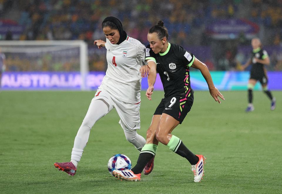 开云体育网址-伊朗女足0-4澳大利亚！亚洲杯2连败垫底 赛前高唱国歌+集体敬礼