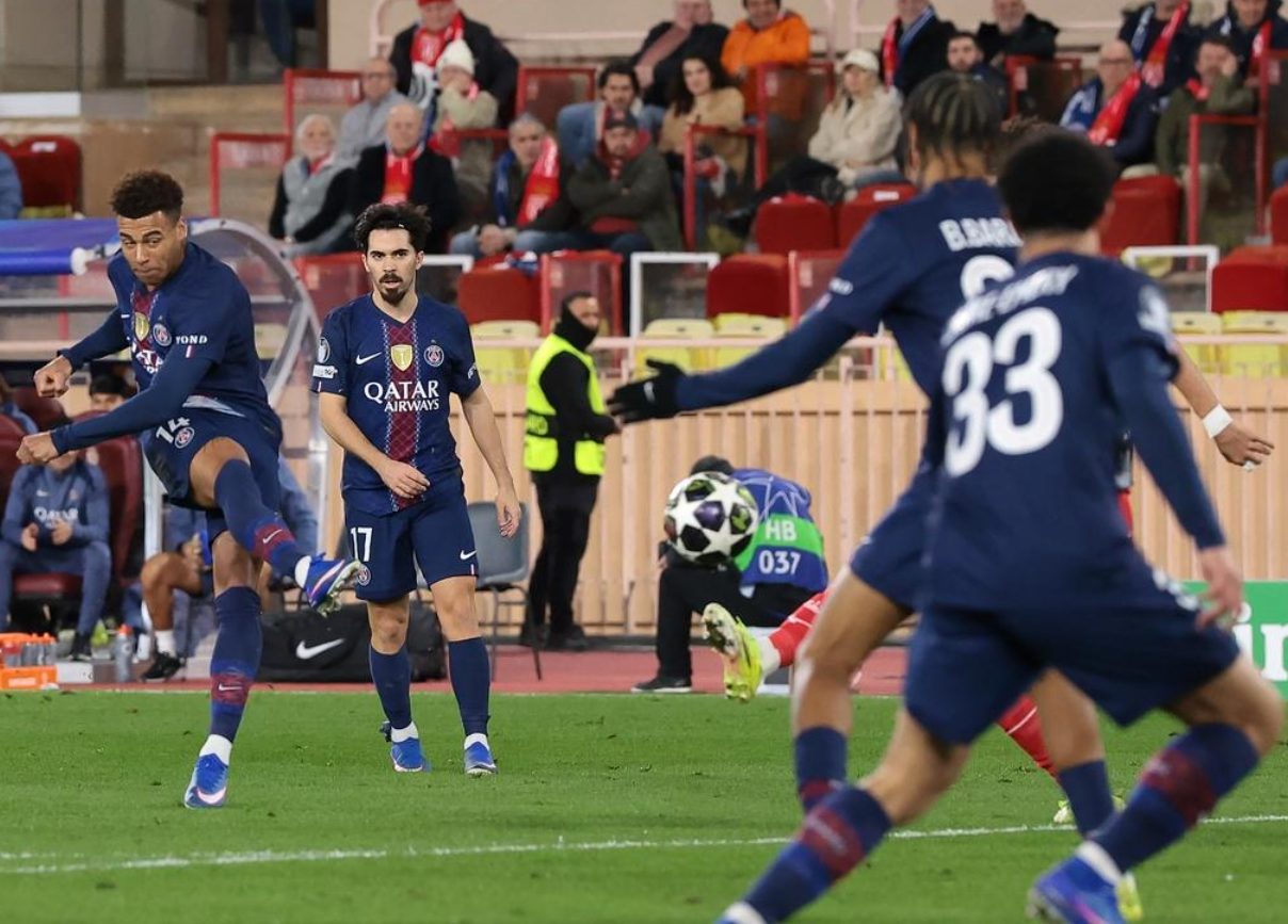 开云娱乐-欧冠神剧情！卫冕冠军让二追三，20岁天才全场最佳：梅开二度